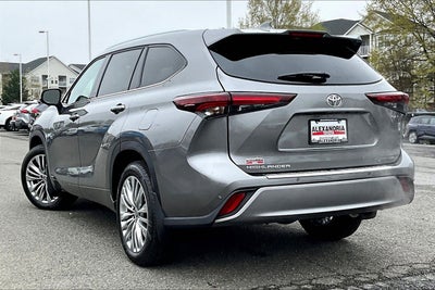 2026 Toyota Highlander Hybrid Platinum