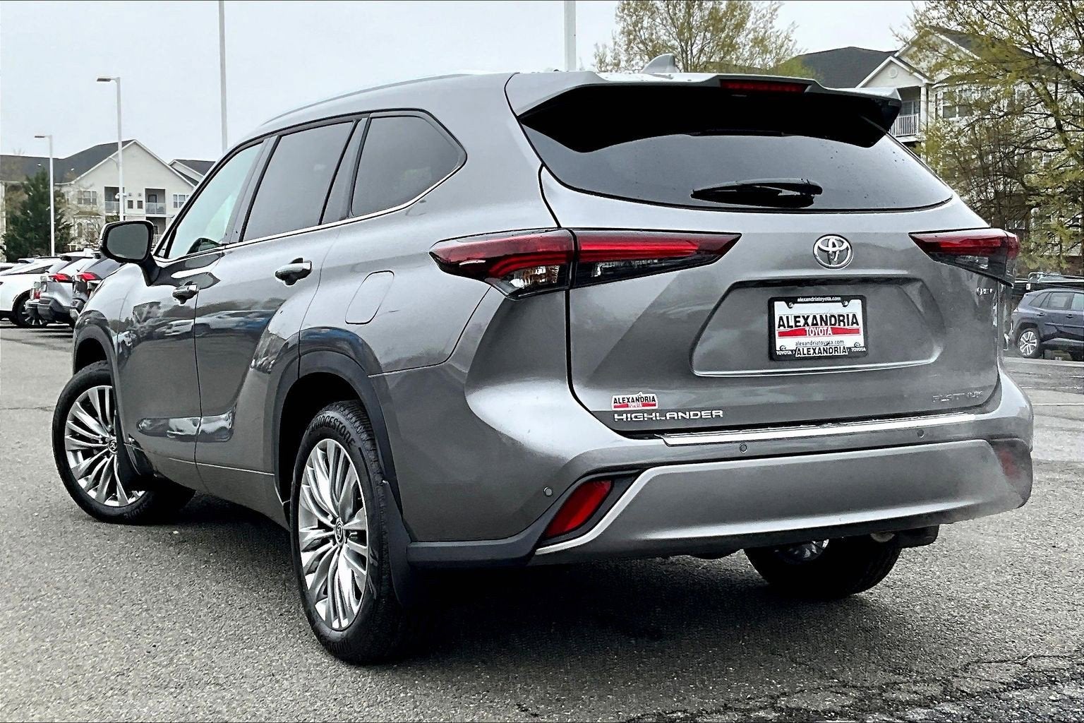 2026 Toyota Highlander Hybrid Platinum