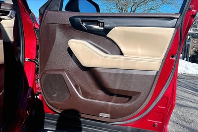 2022 Toyota Highlander Hybrid XLE