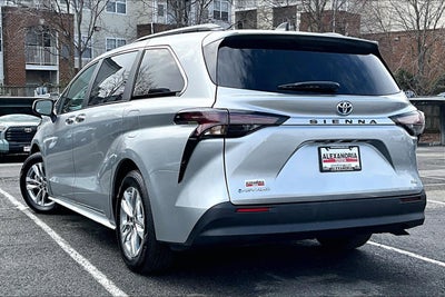 2025 Toyota Sienna XLE