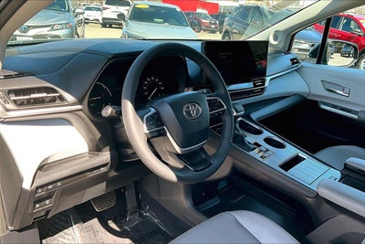 2025 Toyota Sienna XLE