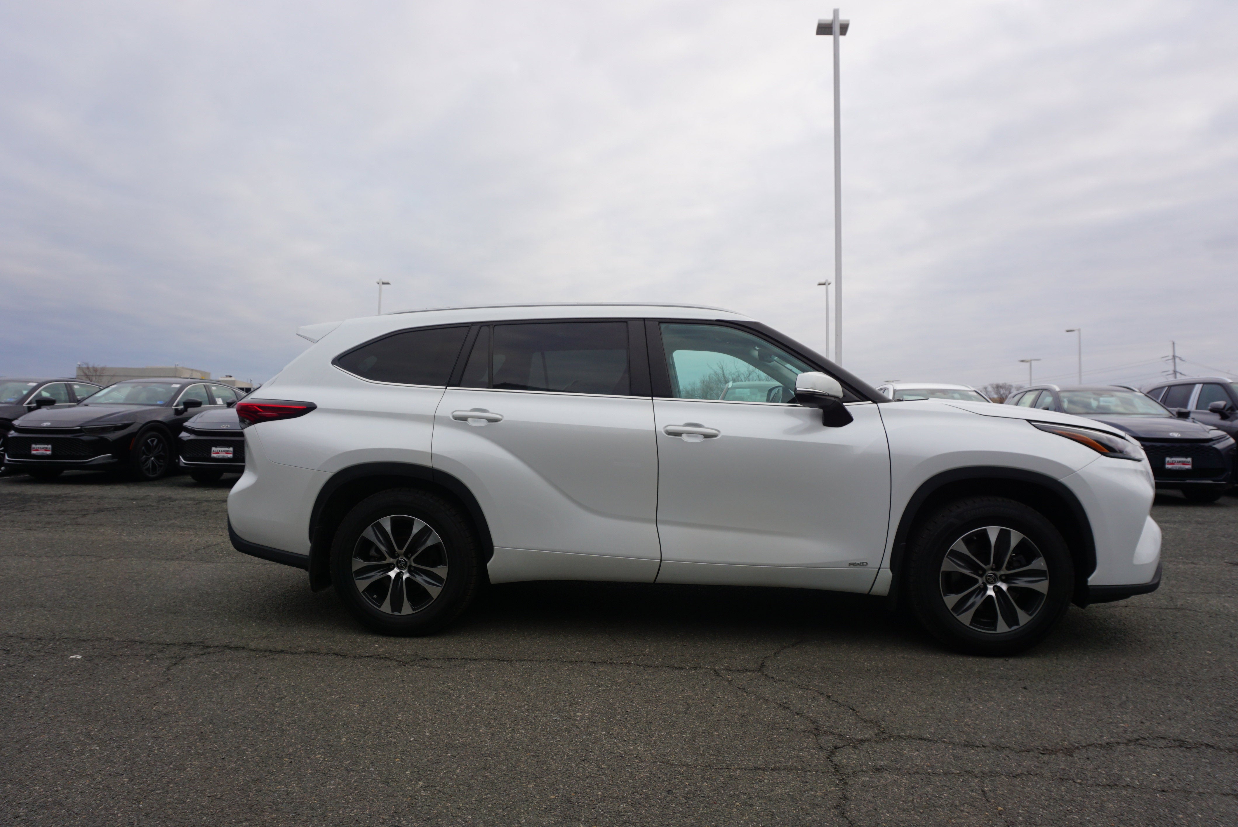 2023 Toyota Highlander Base