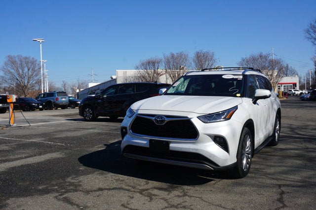 2023 Toyota Highlander Base