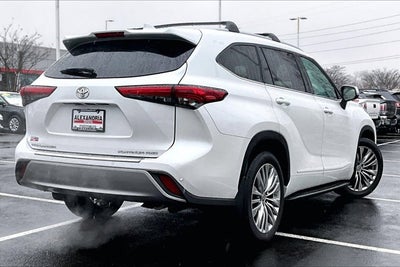 2023 Toyota Highlander Base