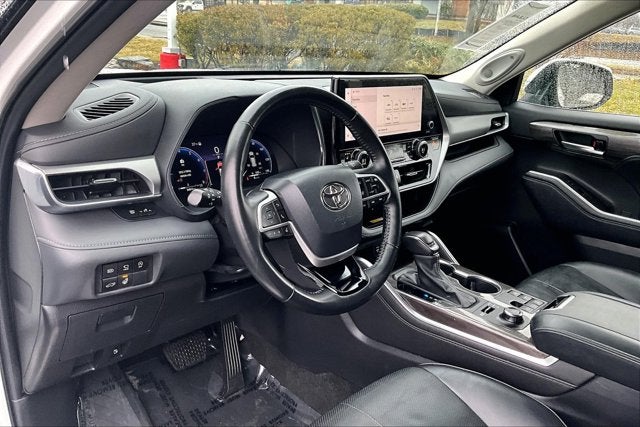 2023 Toyota Highlander Base