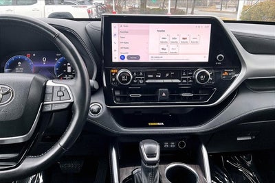 2023 Toyota Highlander Base