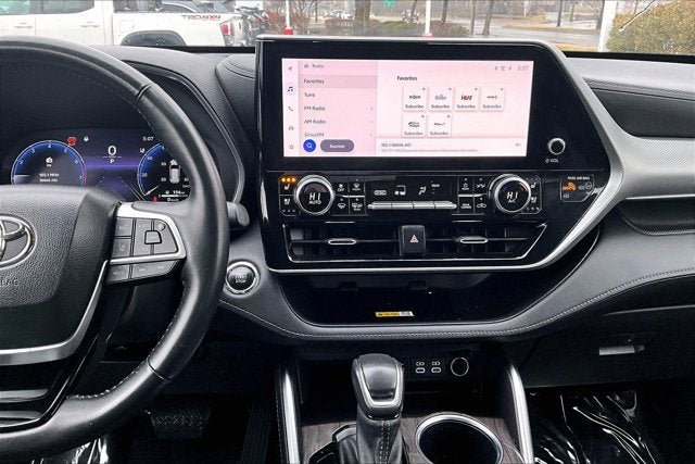 2023 Toyota Highlander Base