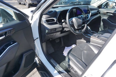 2023 Toyota Highlander Base