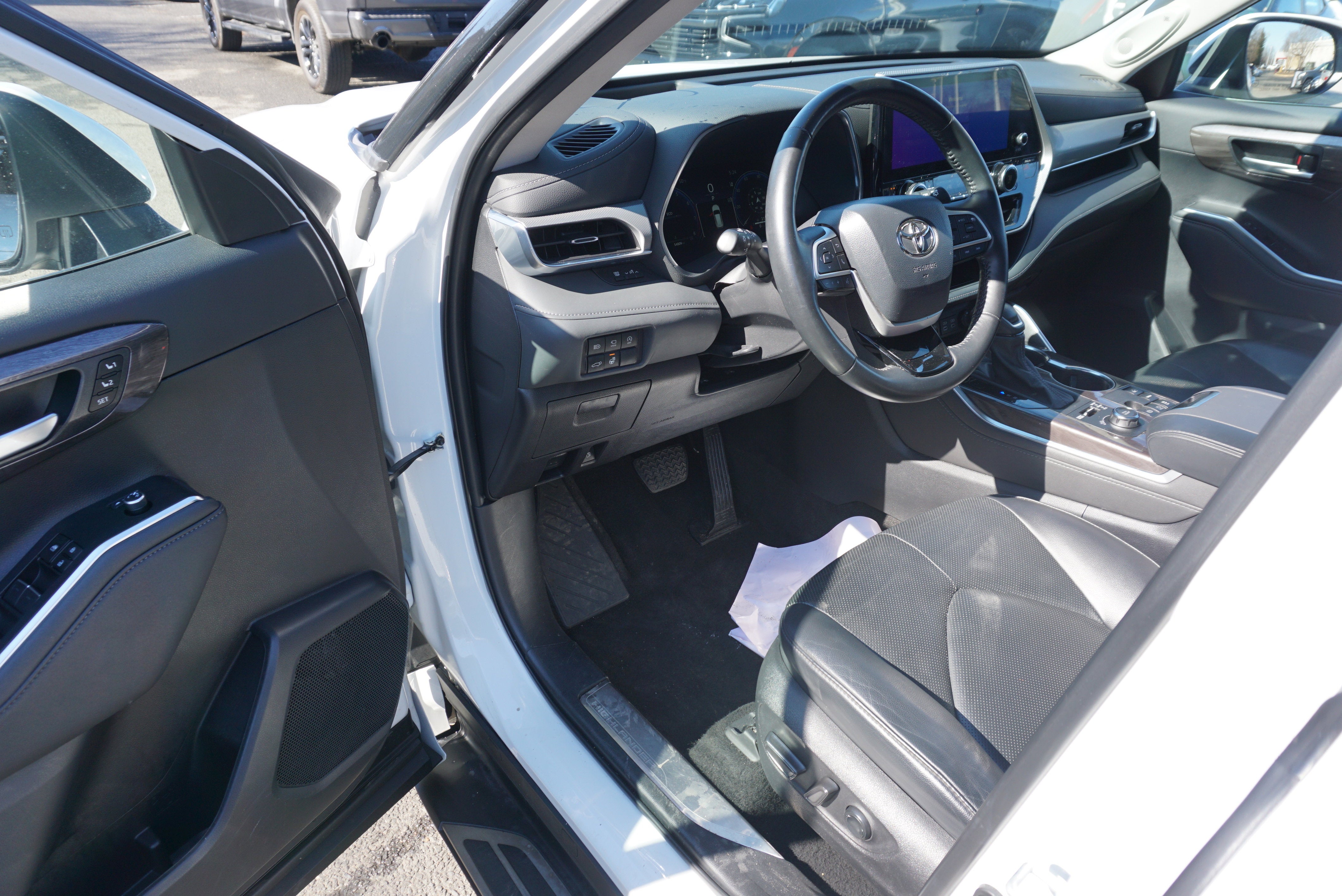 2023 Toyota Highlander Base