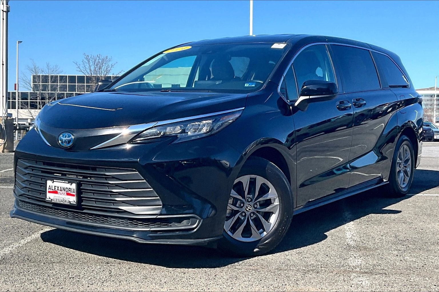 2024 Toyota Sienna LE