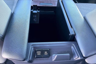 2024 Toyota Sienna LE