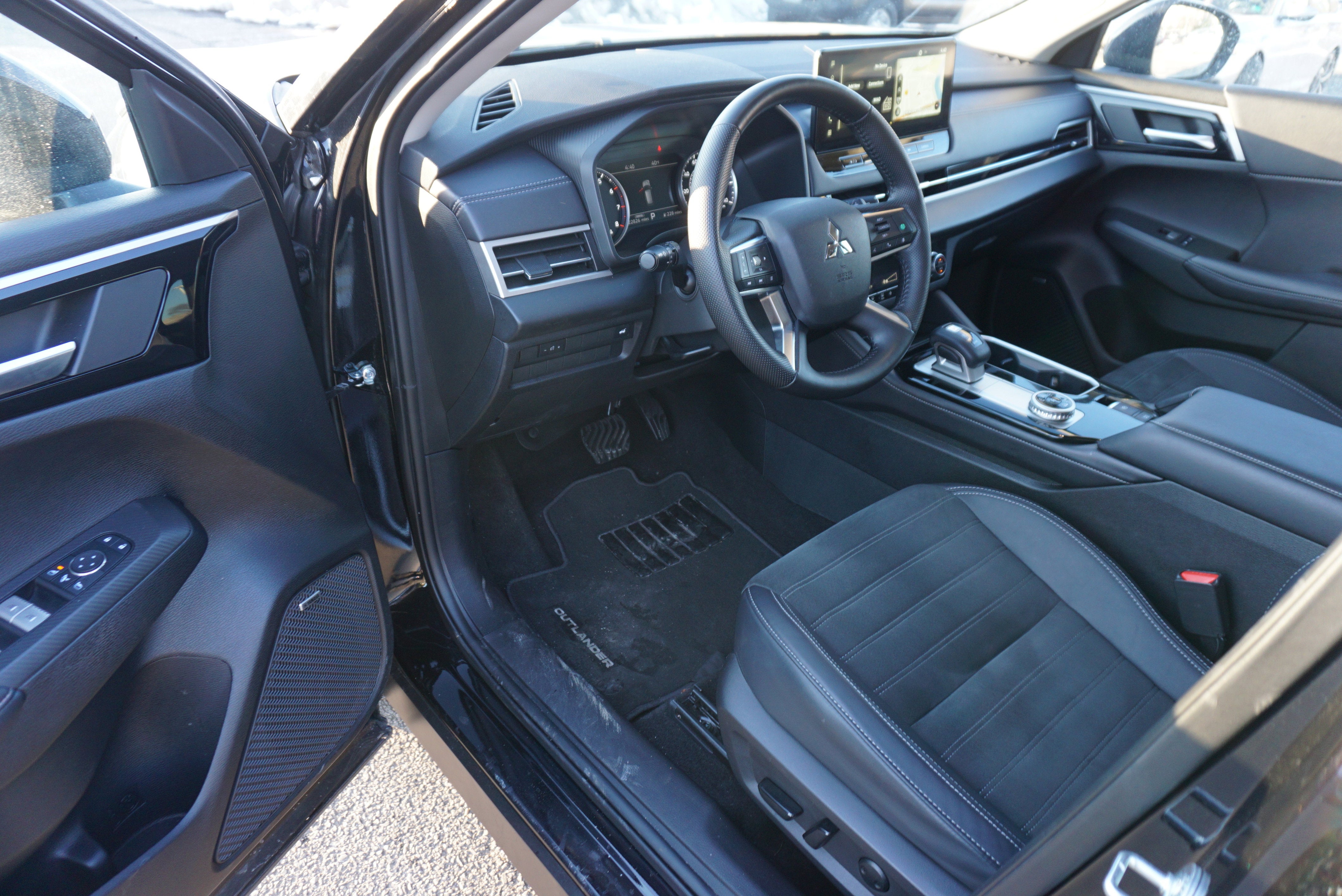 2025 Mitsubishi Outlander SE