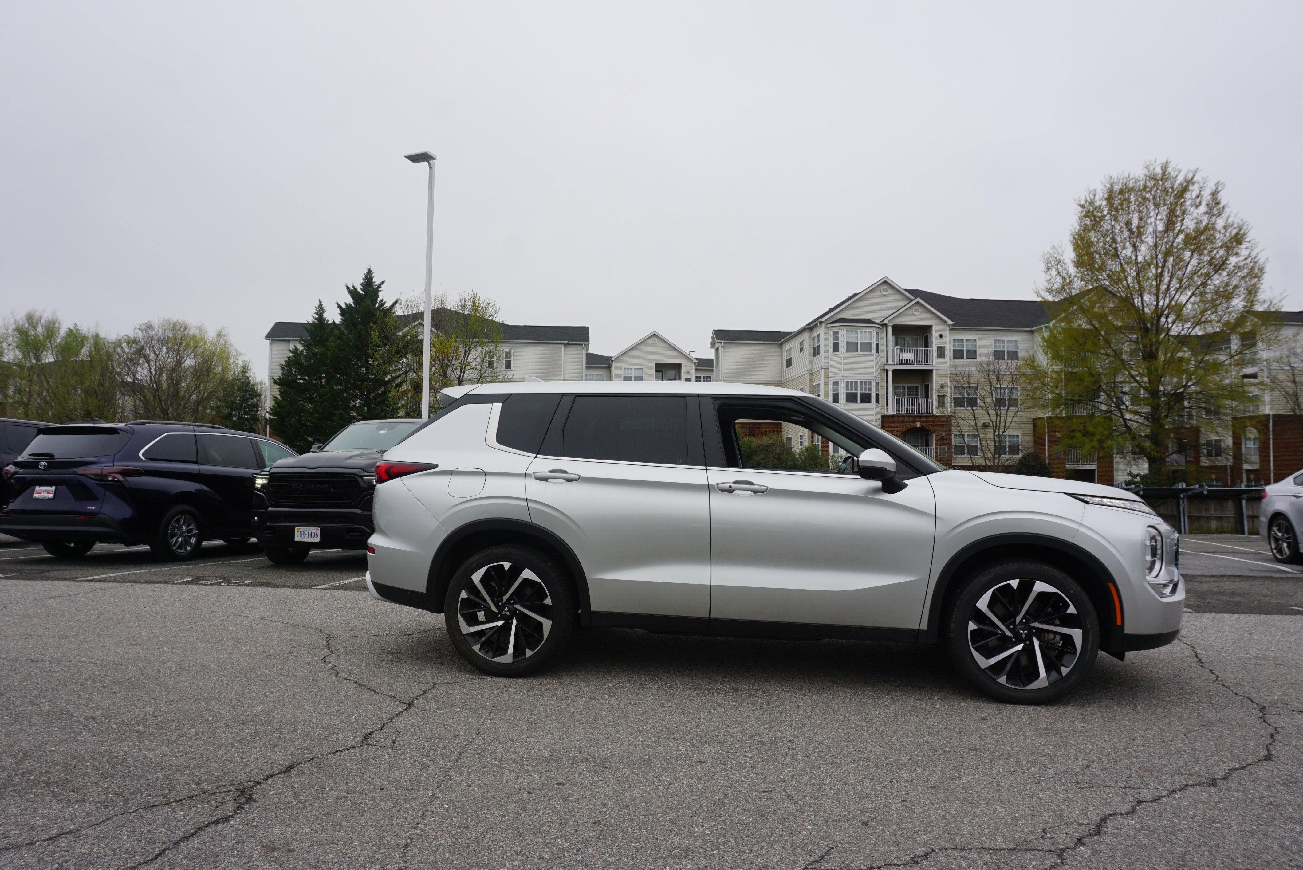 2024 Mitsubishi Outlander SE