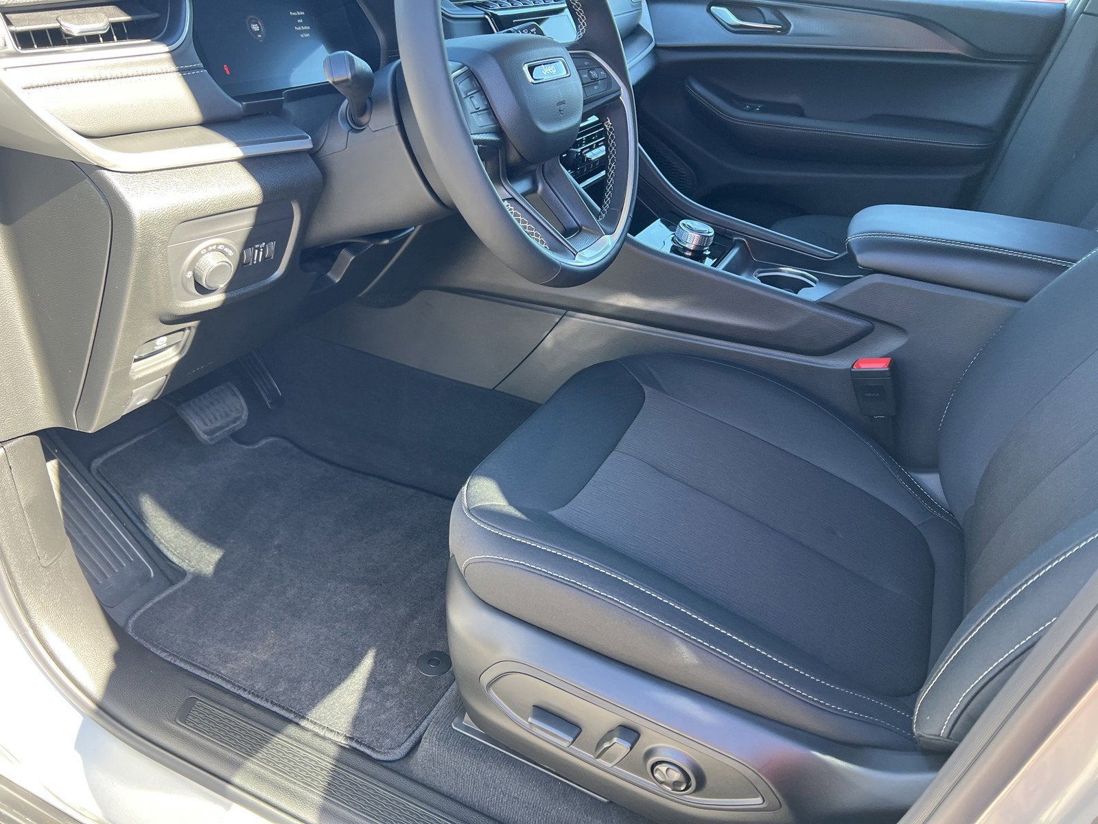 2025 Jeep Grand Cherokee LAR