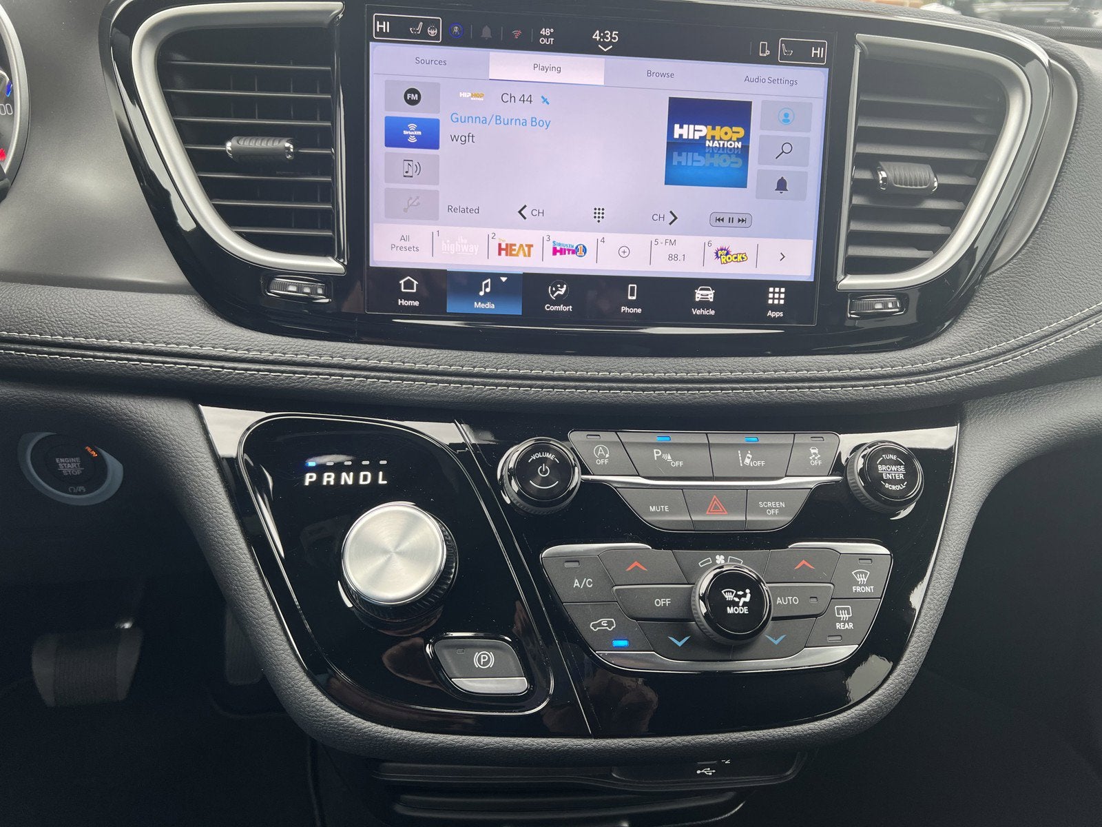 2026 Chrysler Pacifica Select