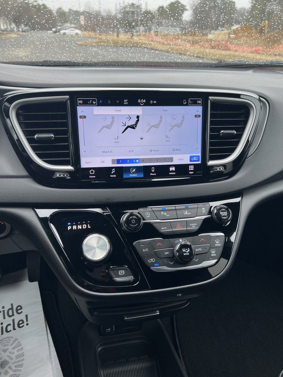 2026 Chrysler Voyager LX