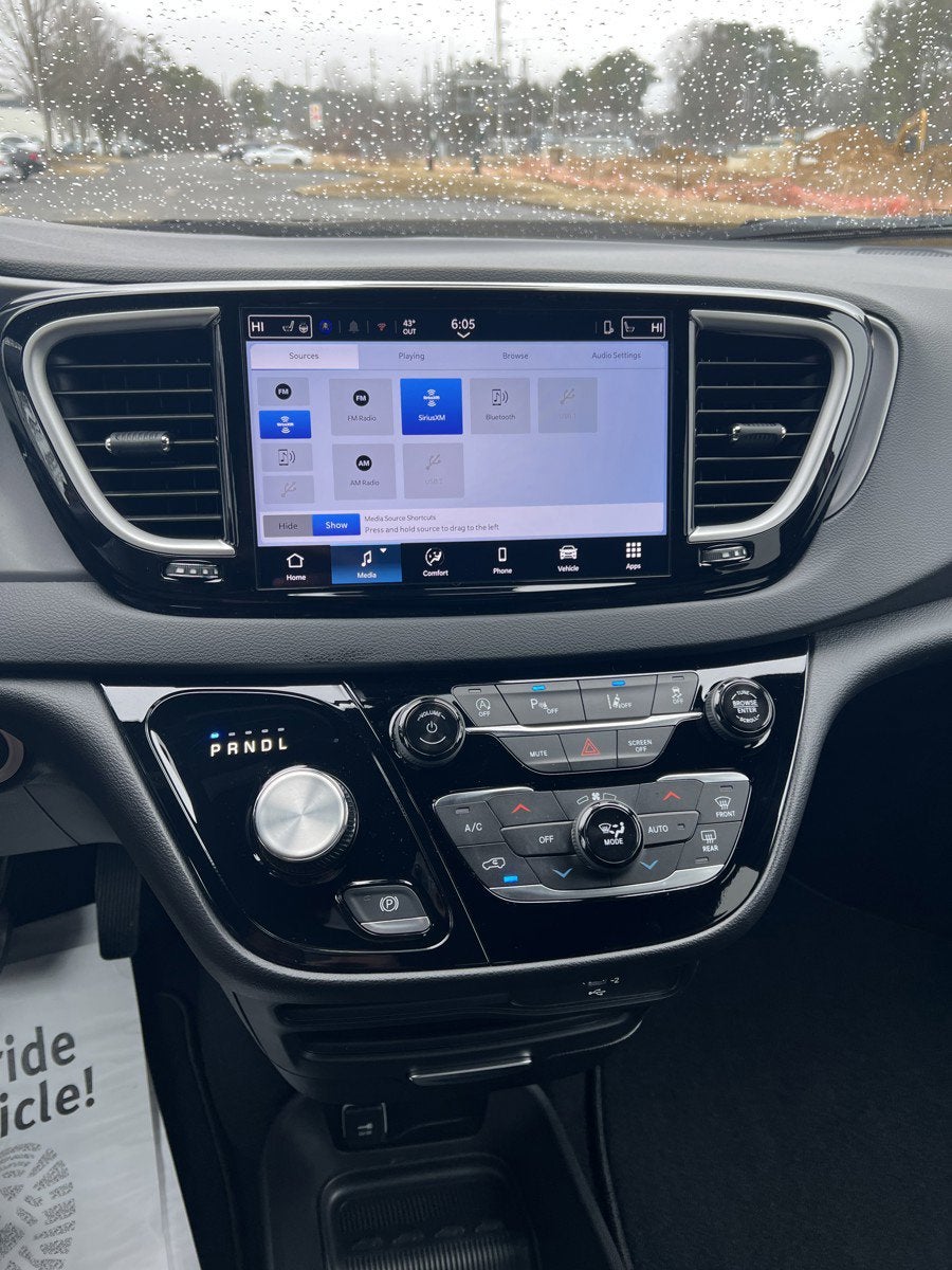 2026 Chrysler Voyager LX