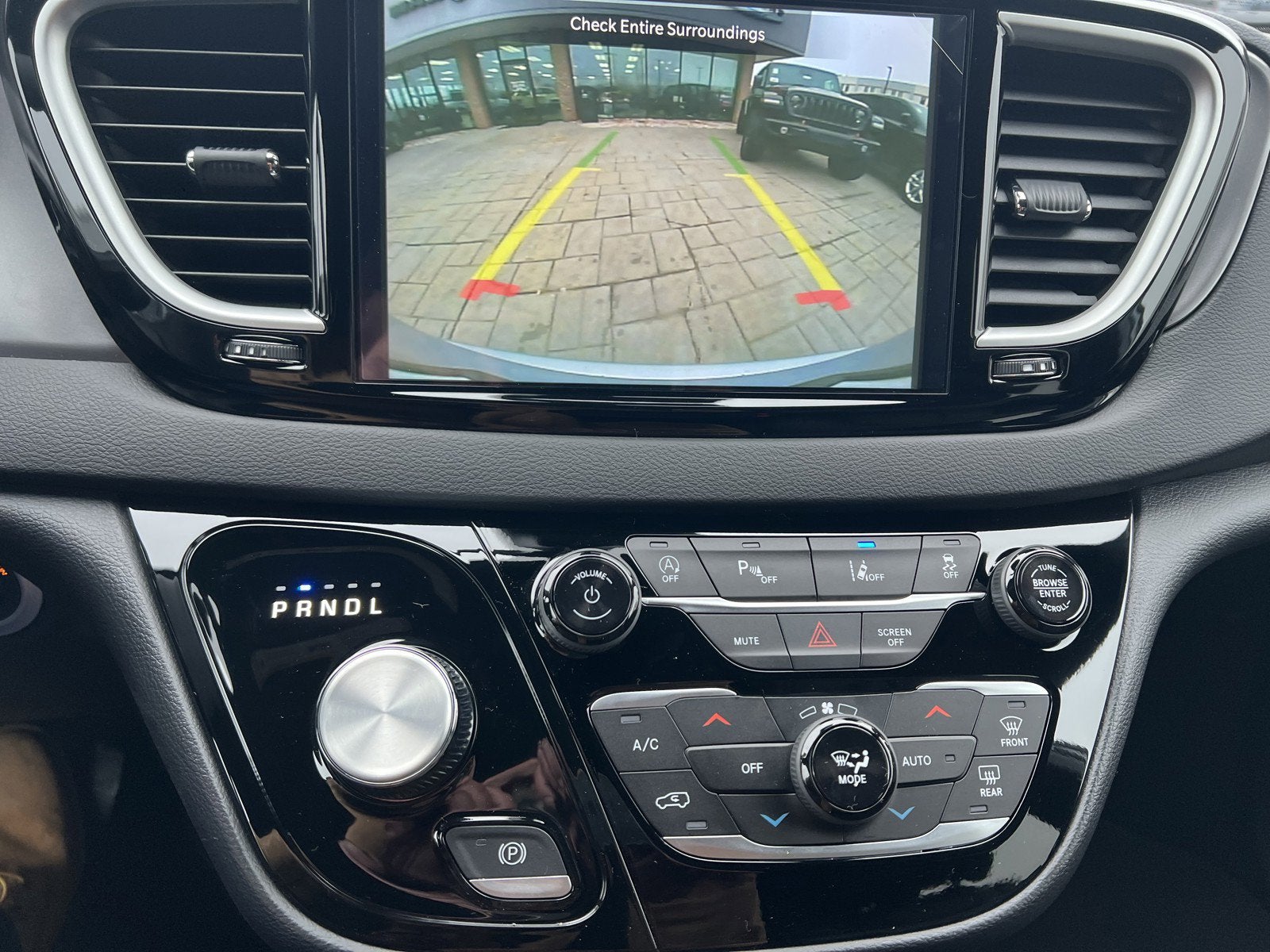 2026 Chrysler Voyager LX