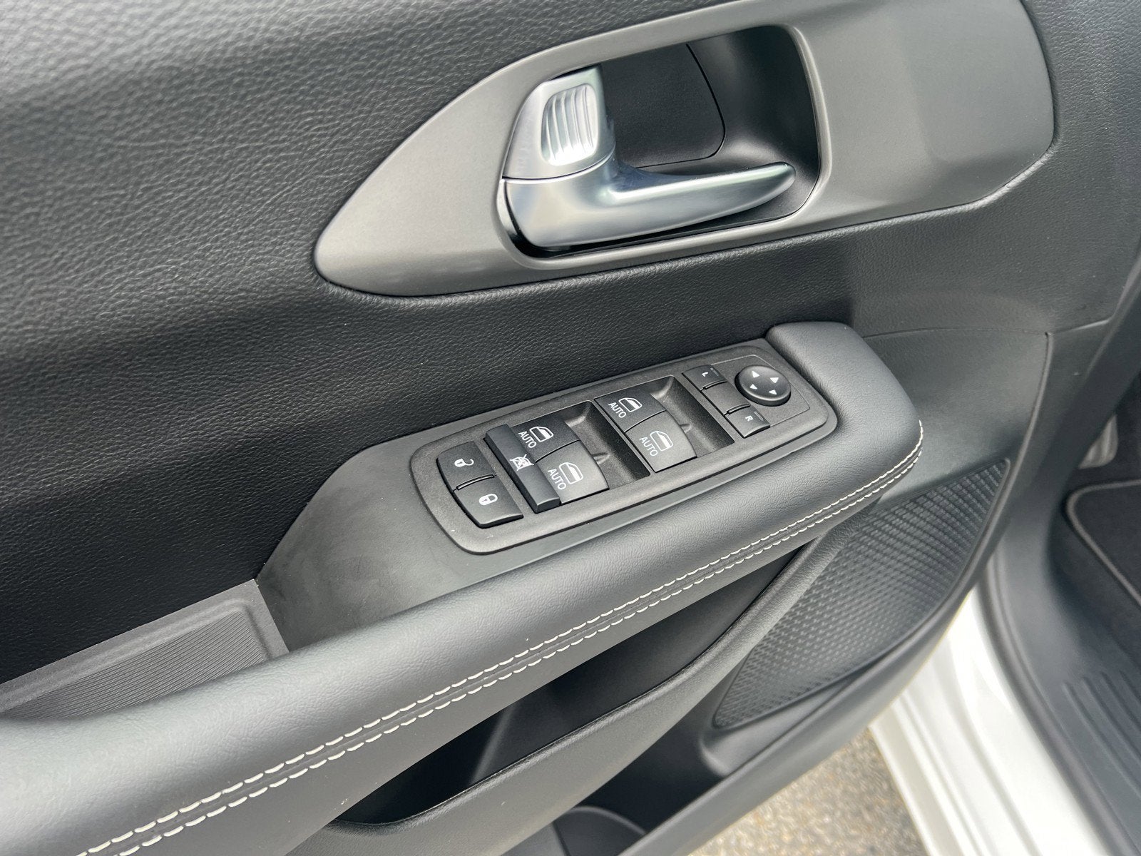 2026 Chrysler Voyager LX