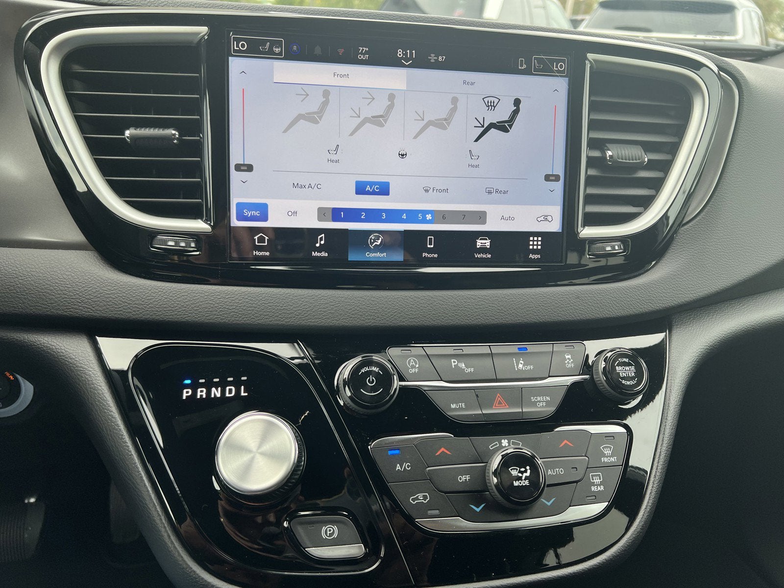 2026 Chrysler Voyager LX