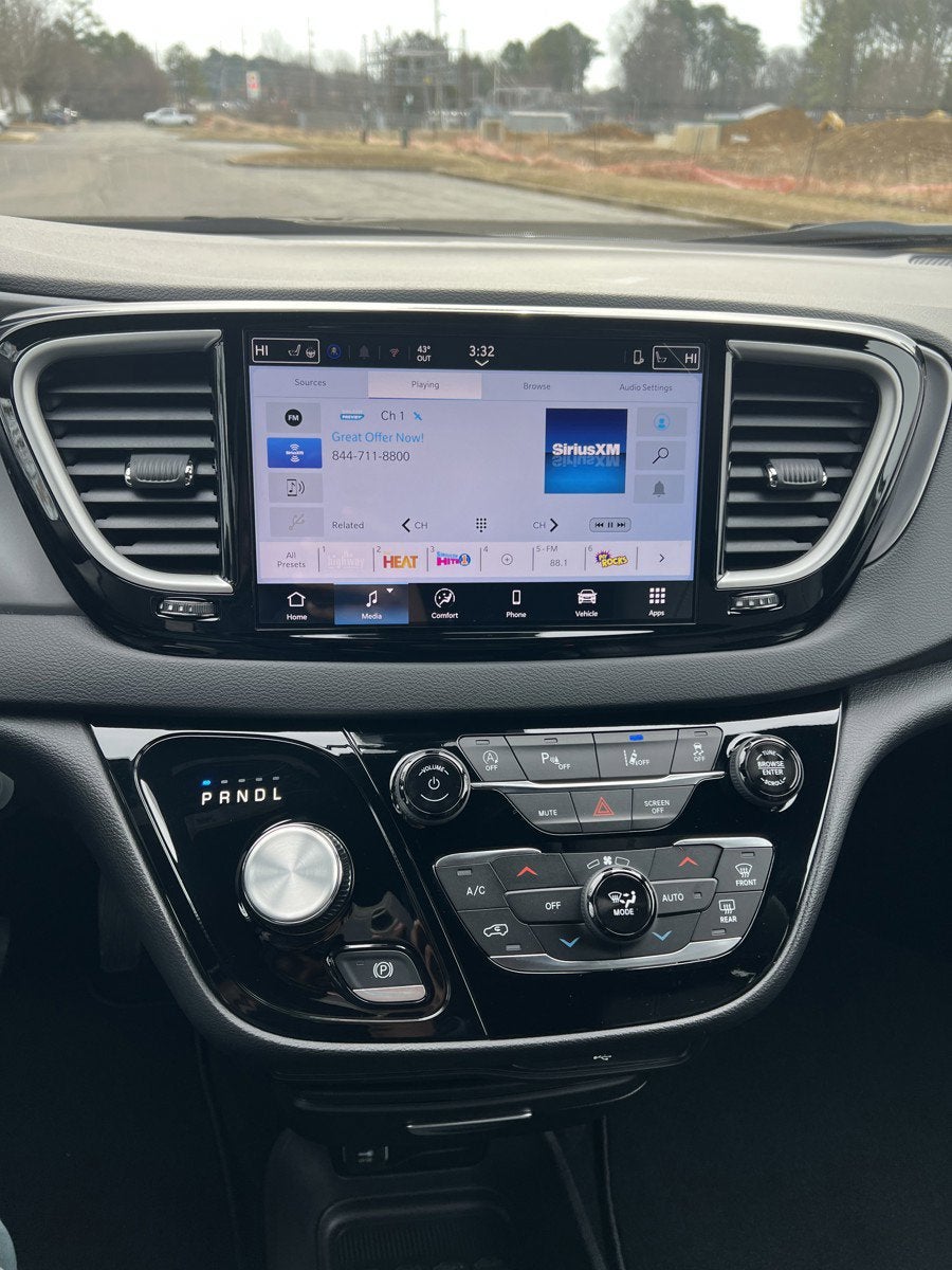 2026 Chrysler Voyager LX