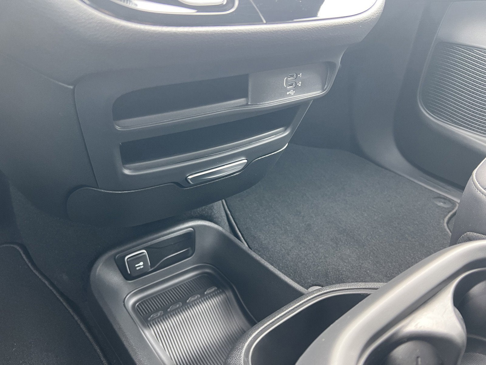 2026 Chrysler Voyager LX