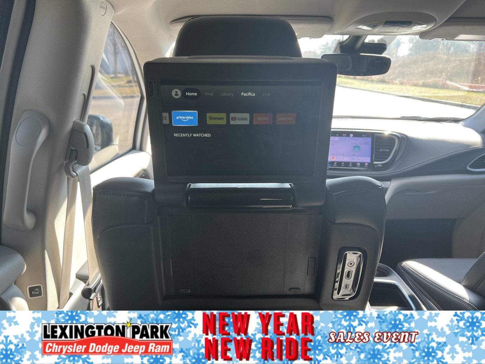 2024 Chrysler Pacifica Hybrid Select