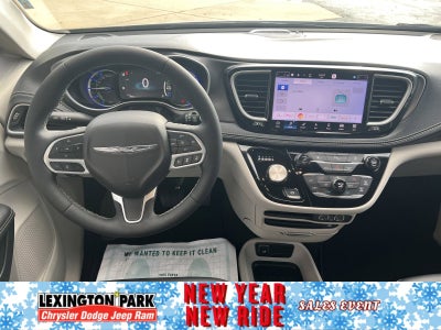2024 Chrysler Pacifica Hybrid Select