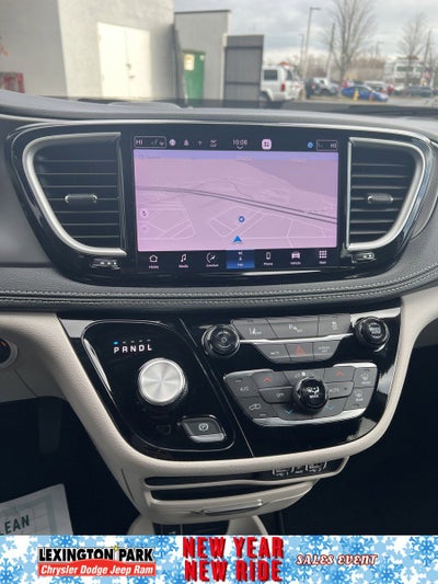 2024 Chrysler Pacifica Hybrid Select