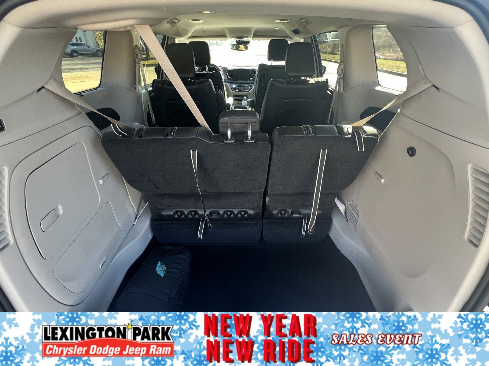 2024 Chrysler Pacifica Hybrid Select