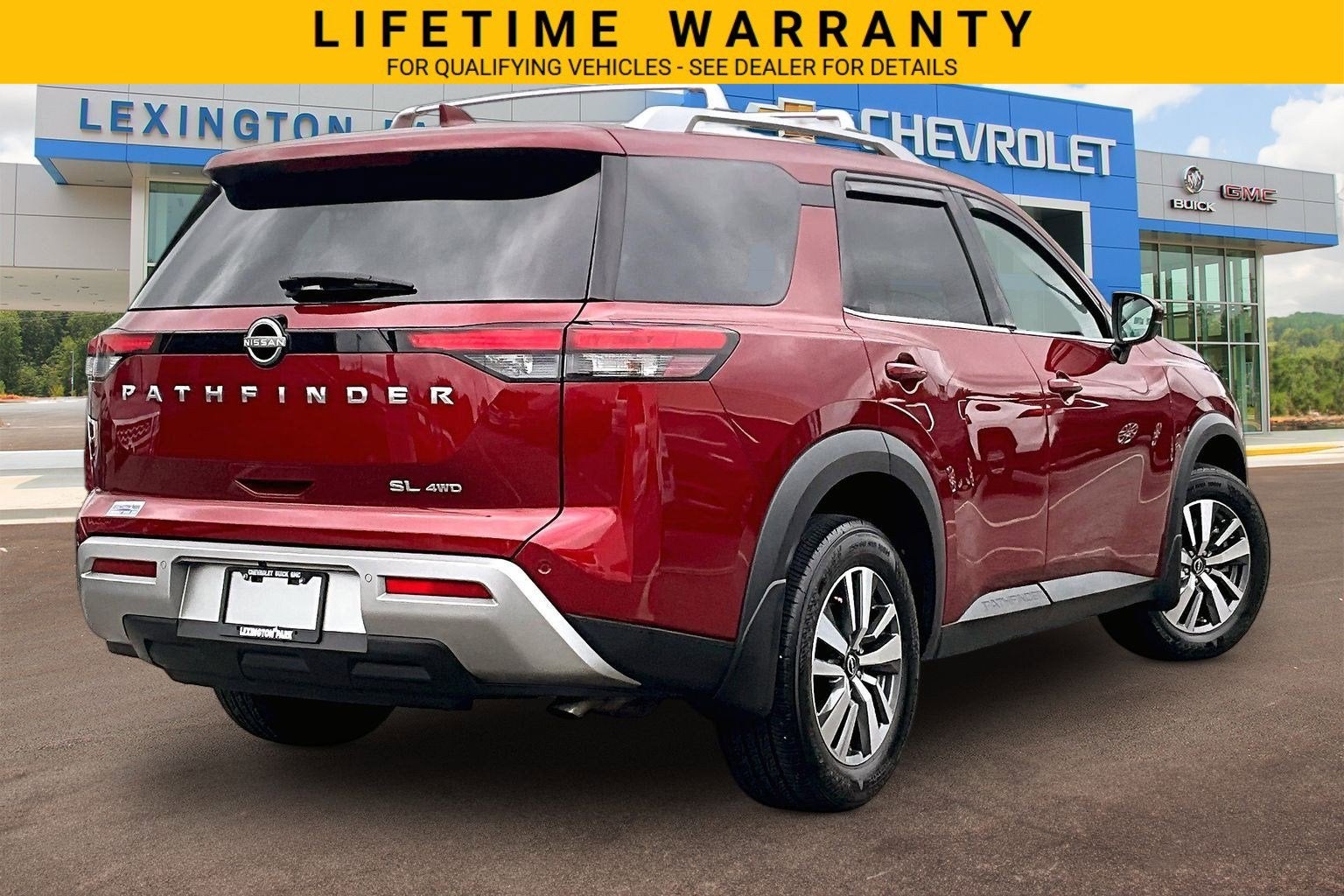 2024 Nissan Pathfinder SL