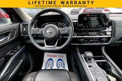 2024 Nissan Pathfinder SL