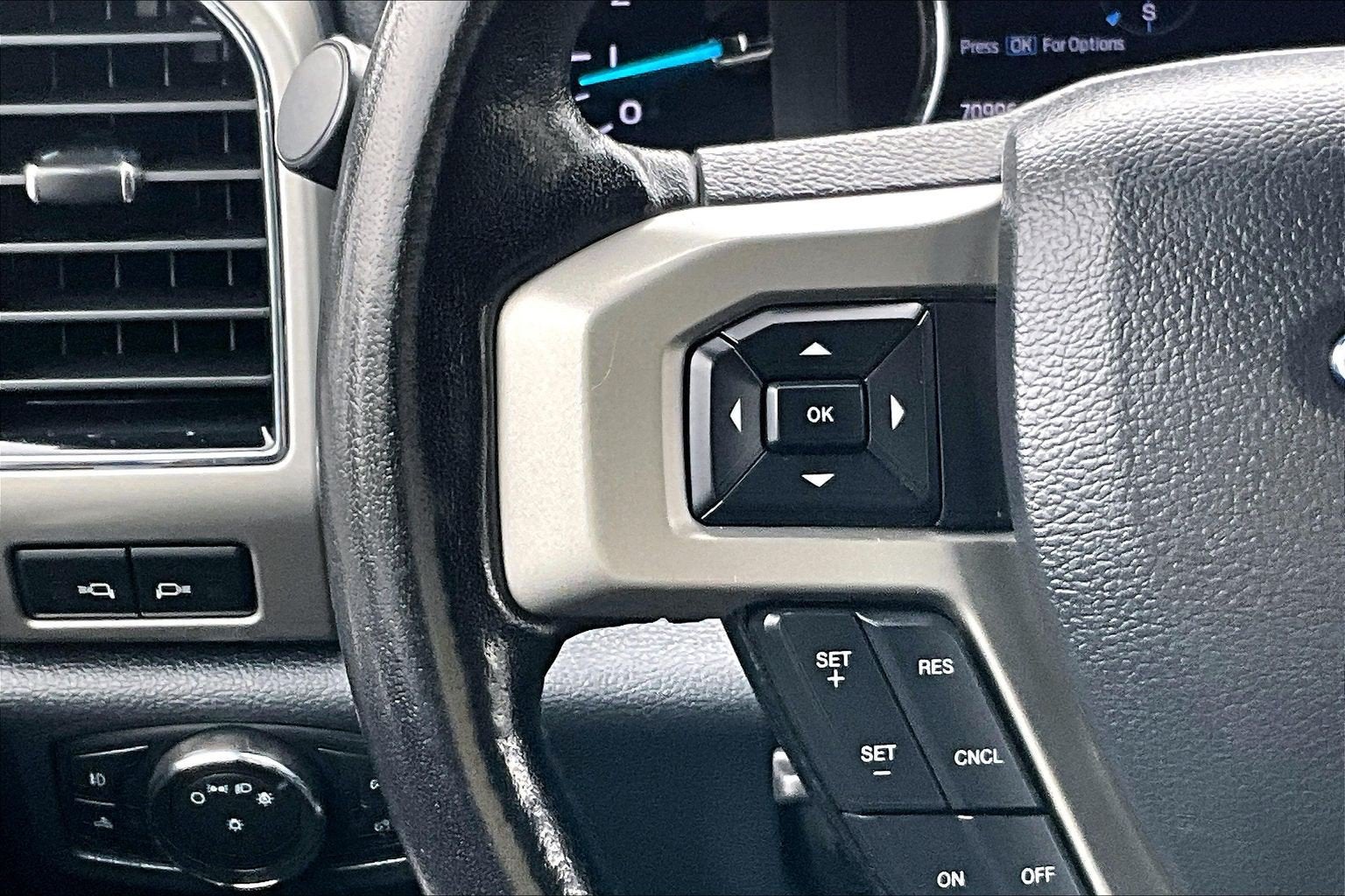 2022 Ford Super Duty F-350 SRW LARIAT
