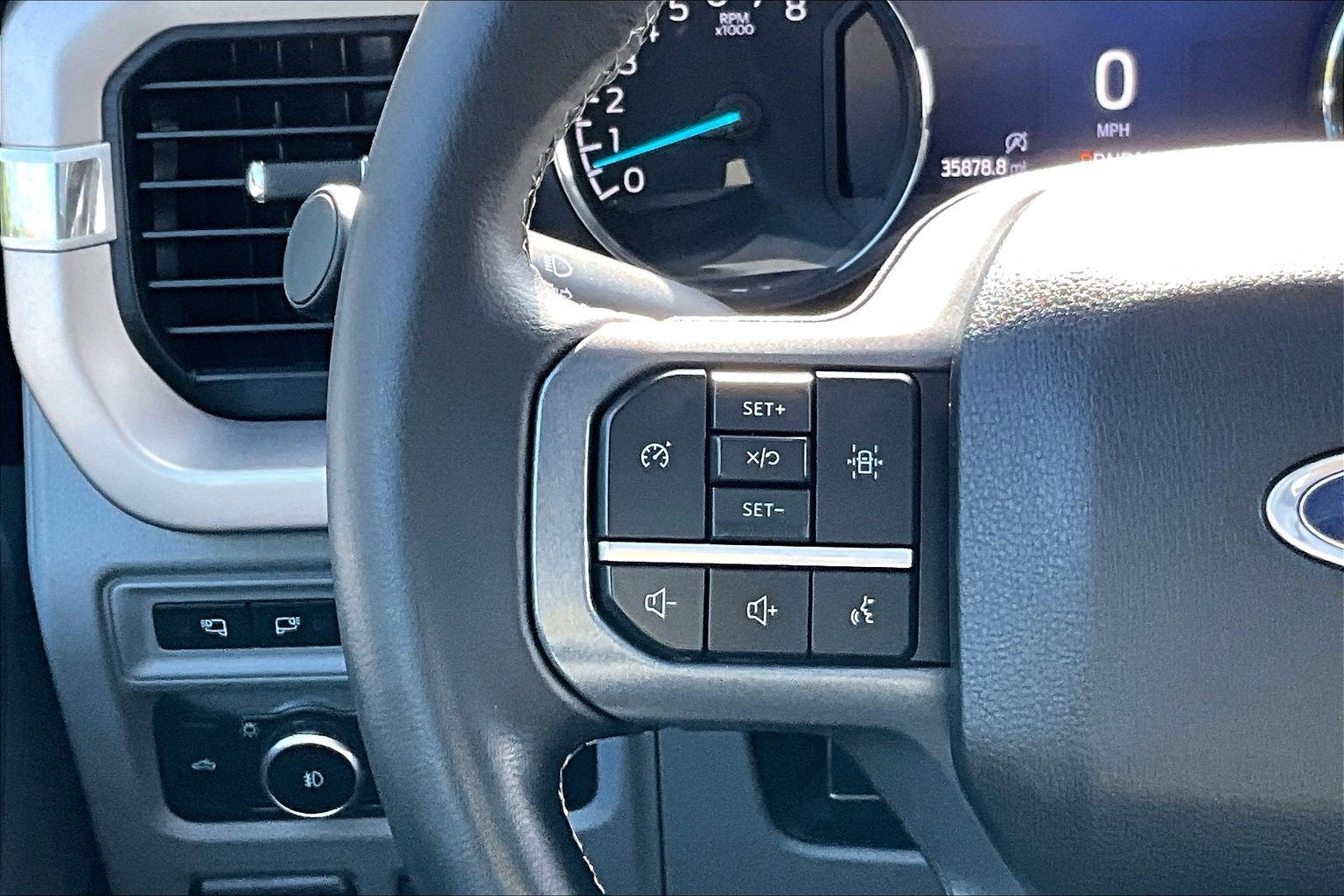 2023 Ford F-150 XLT V8 PANO ROOF