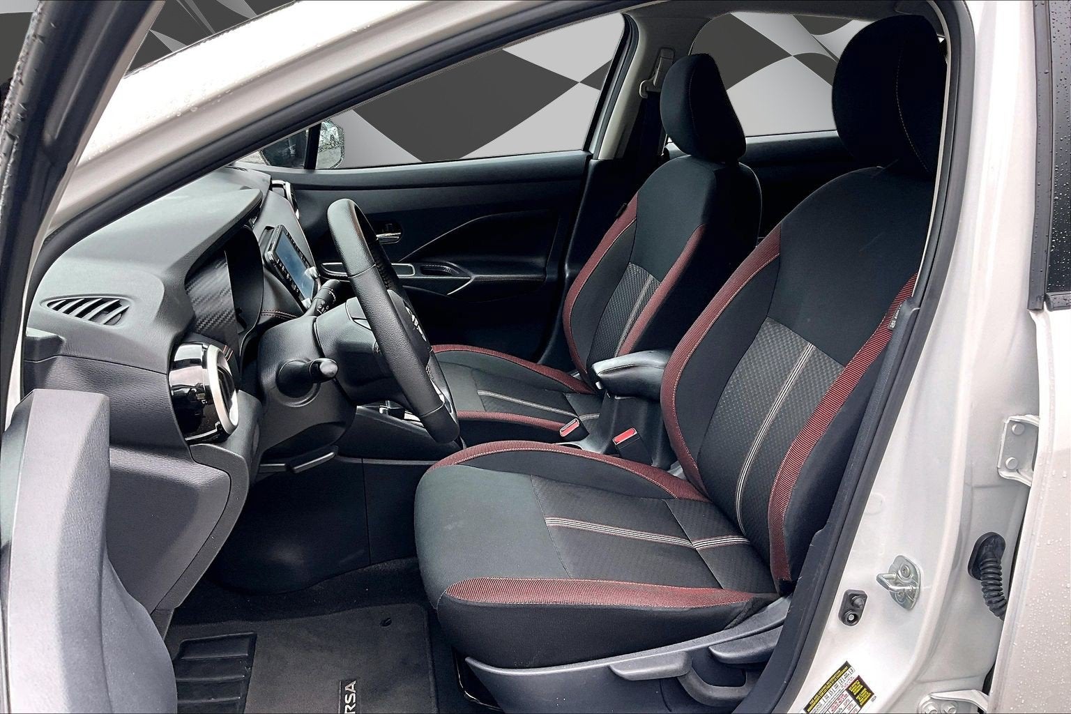 2025 Nissan Versa SR