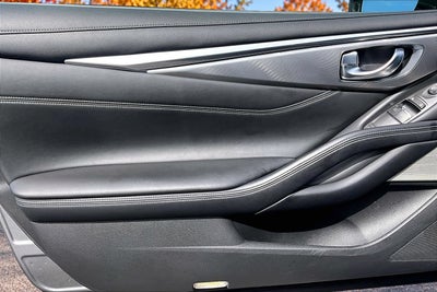 2022 INFINITI Q60 LUXE