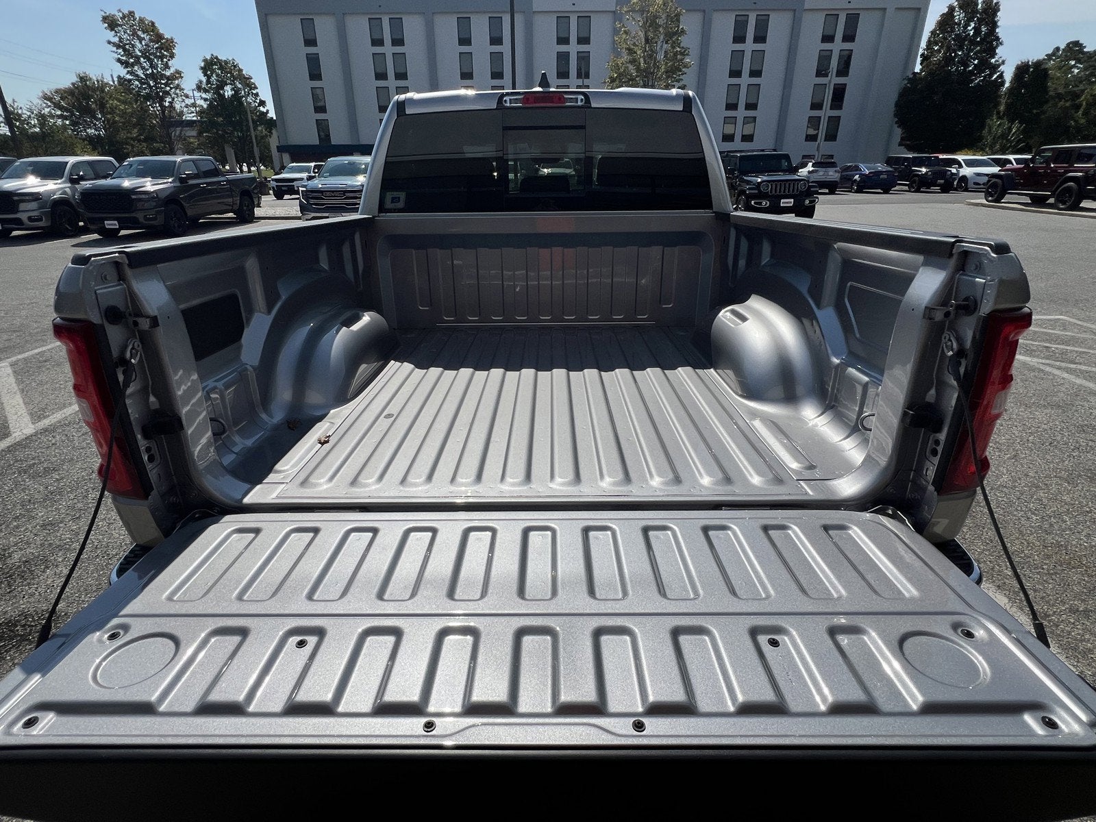 2025 RAM Ram 1500 RAM 1500 BIG HORN CREW CAB 4X4 5'7' BOX