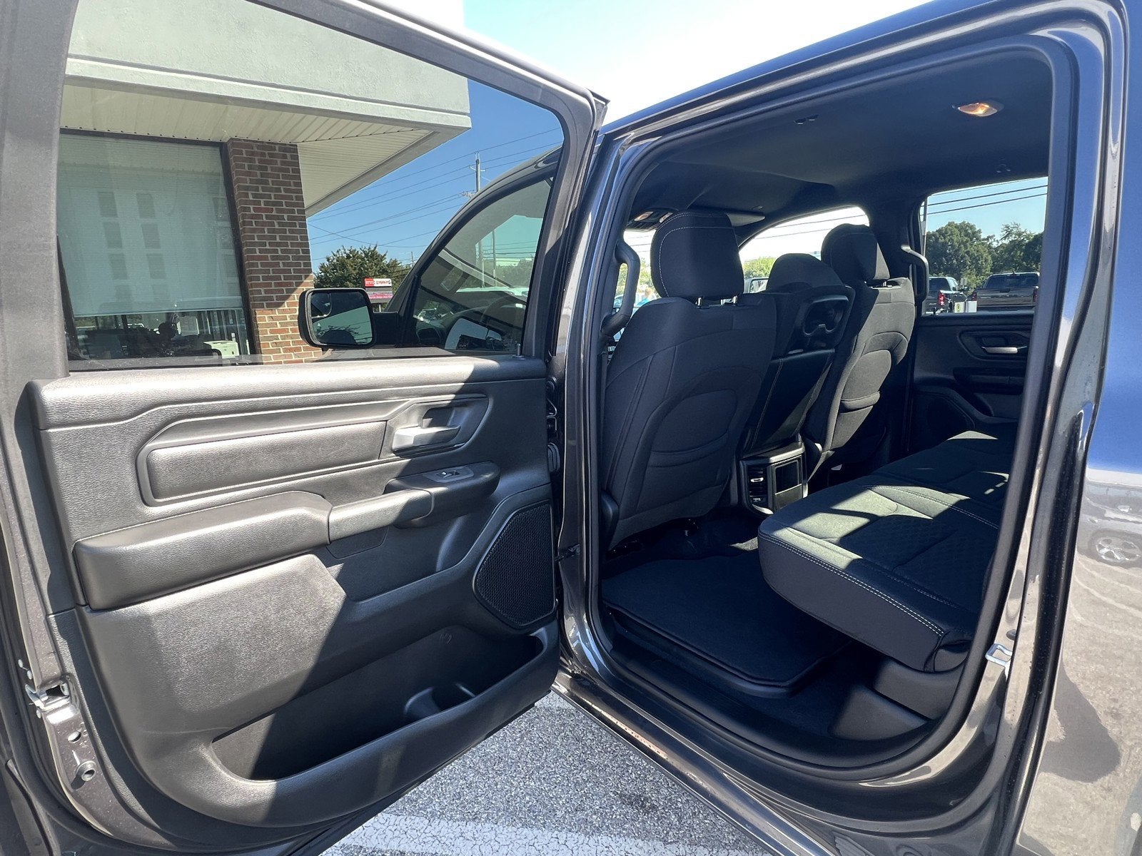 2025 RAM Ram 1500 RAM 1500 TRADESMAN CREW CAB 4X4 5'7' BOX