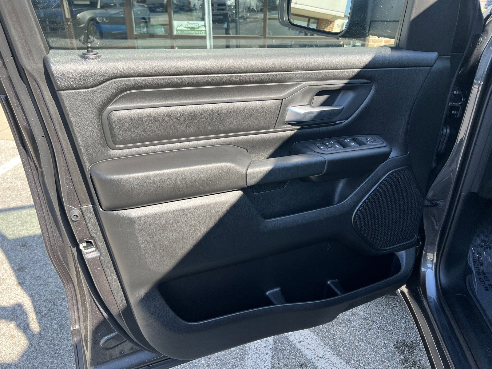 2025 RAM Ram 1500 RAM 1500 TRADESMAN CREW CAB 4X4 5'7' BOX