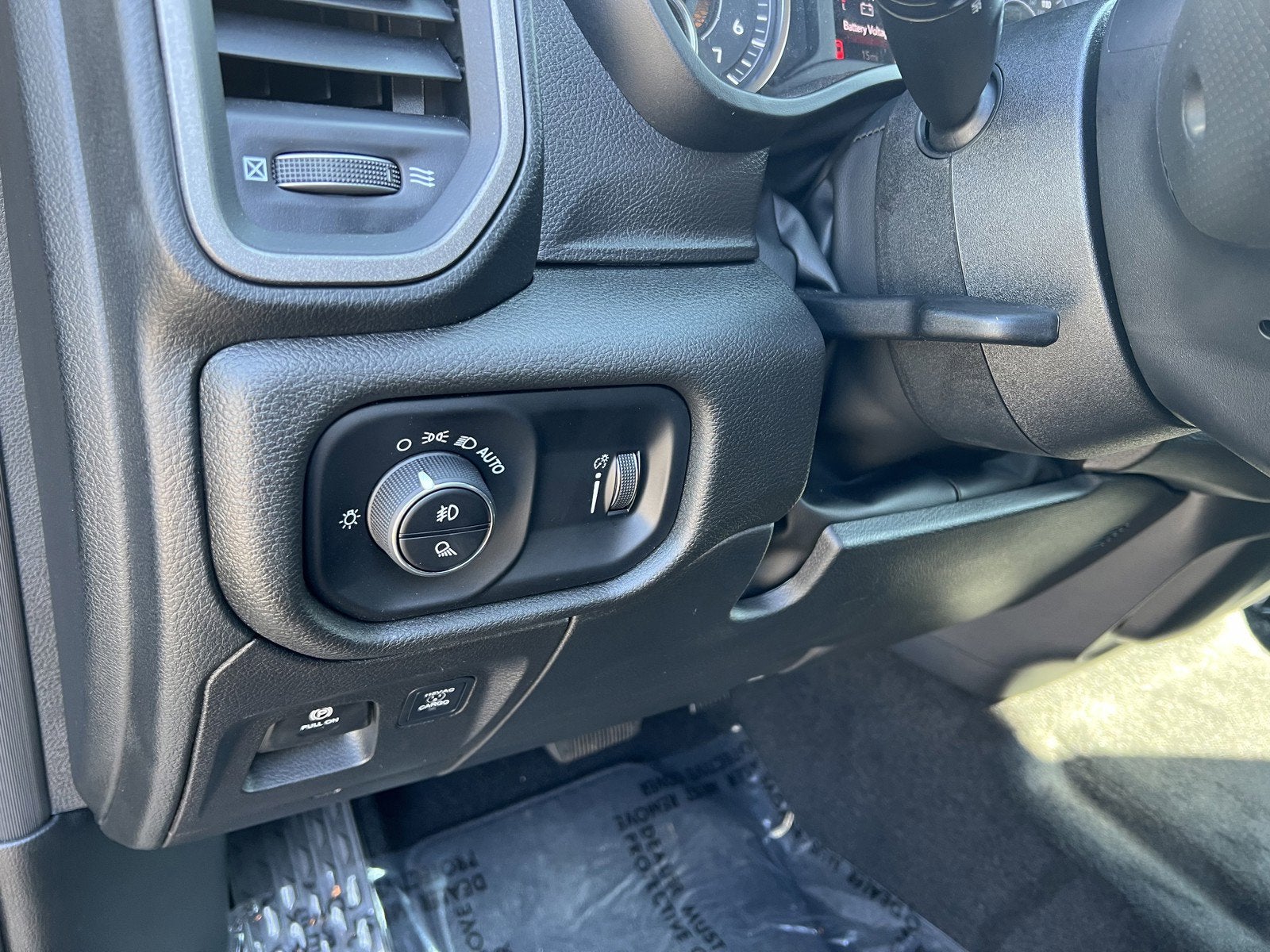 2025 RAM Ram 1500 RAM 1500 TRADESMAN CREW CAB 4X4 5'7' BOX