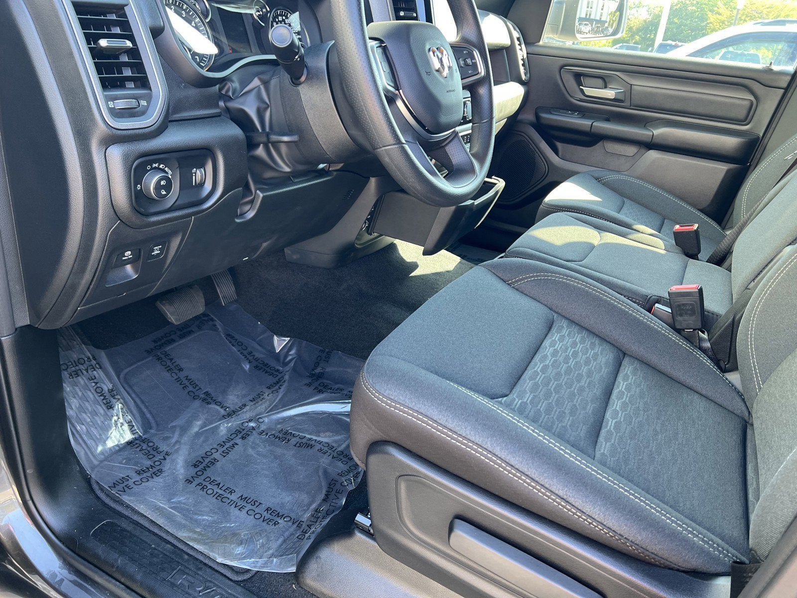 2025 RAM Ram 1500 RAM 1500 TRADESMAN CREW CAB 4X4 5'7' BOX