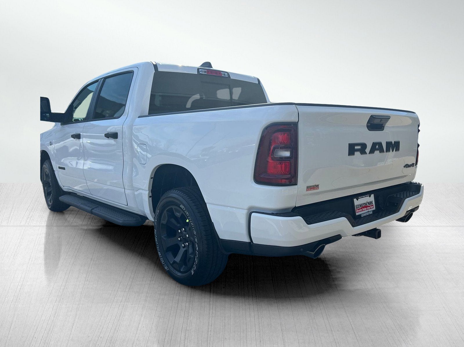 2026 RAM Ram 1500 RAM 1500 EXPRESS CREW CAB 4X4 5'7' BOX