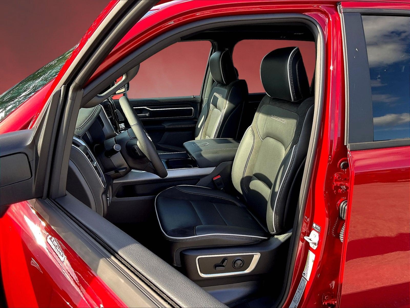 2027 RAM Ram 1500 RAM 1500 LARAMIE CREW CAB 4X4 5'7' BOX