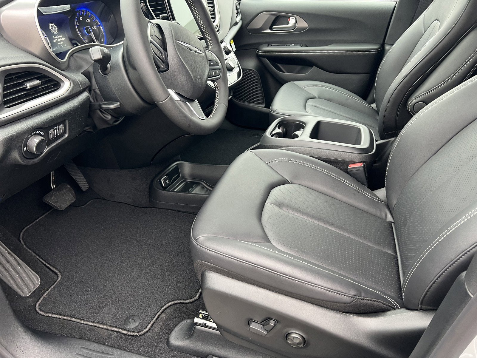 2026 Chrysler Voyager VOYAGER LX