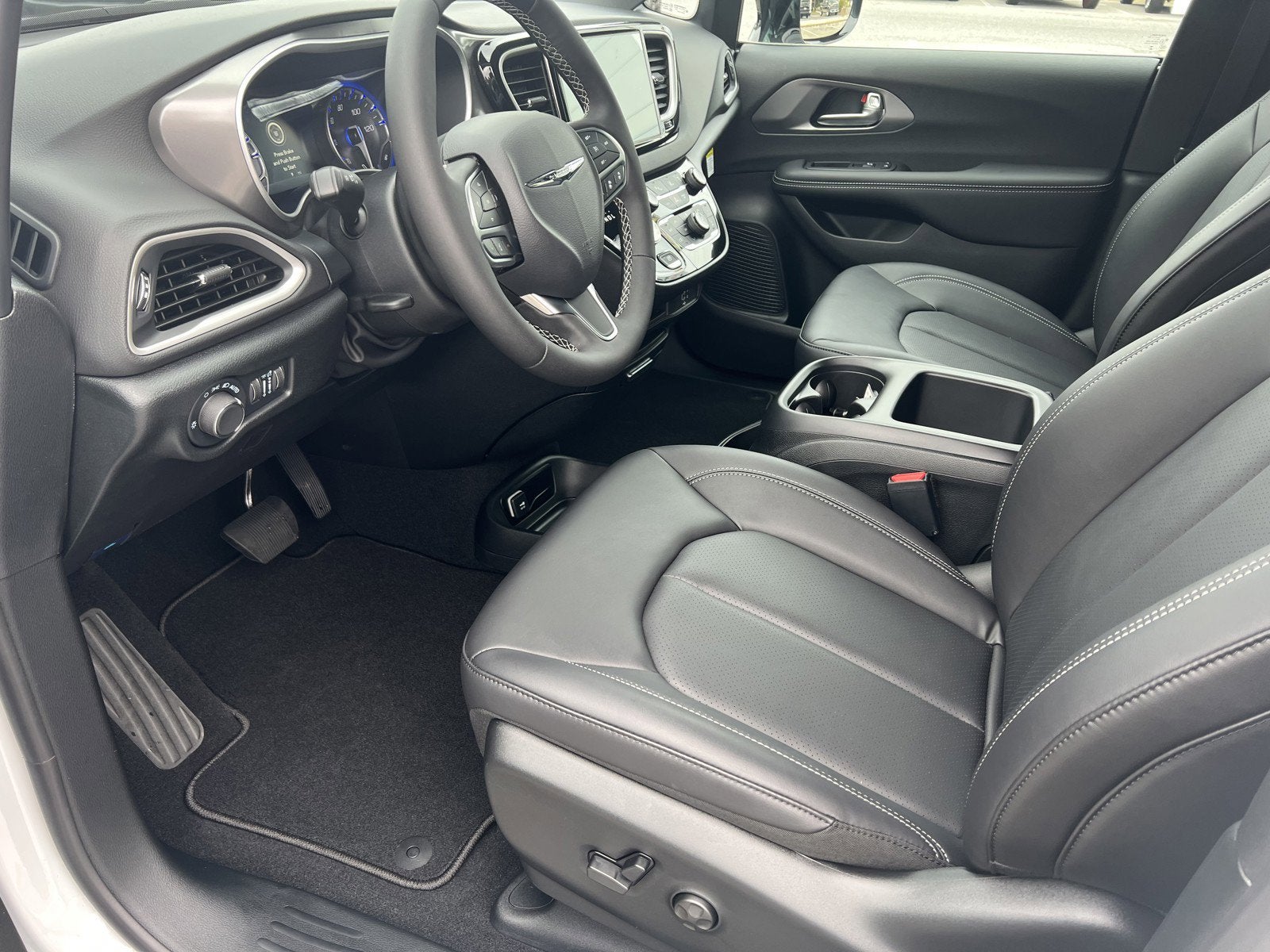 2026 Chrysler Voyager VOYAGER LX