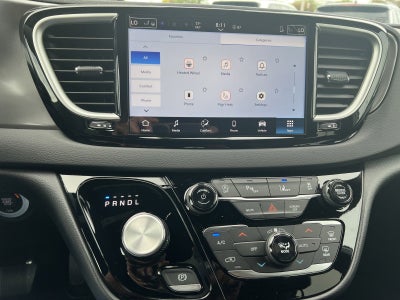 2026 Chrysler Voyager VOYAGER LX