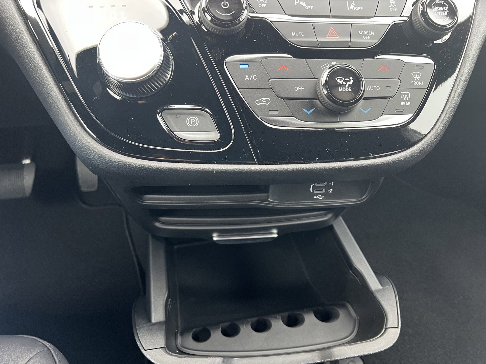 2026 Chrysler Voyager VOYAGER LX