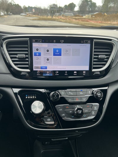 2026 Chrysler Voyager VOYAGER LX