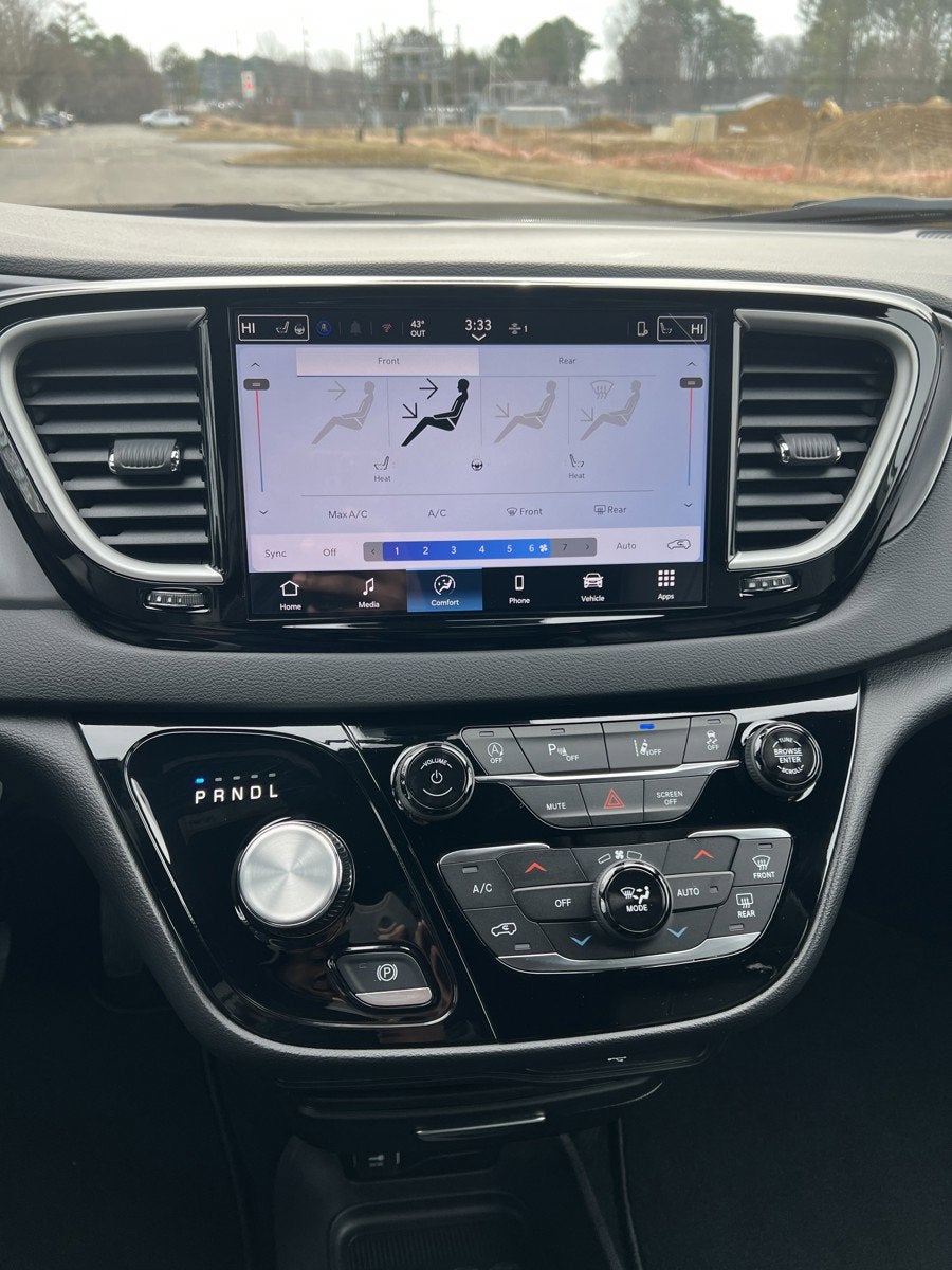 2026 Chrysler Voyager VOYAGER LX