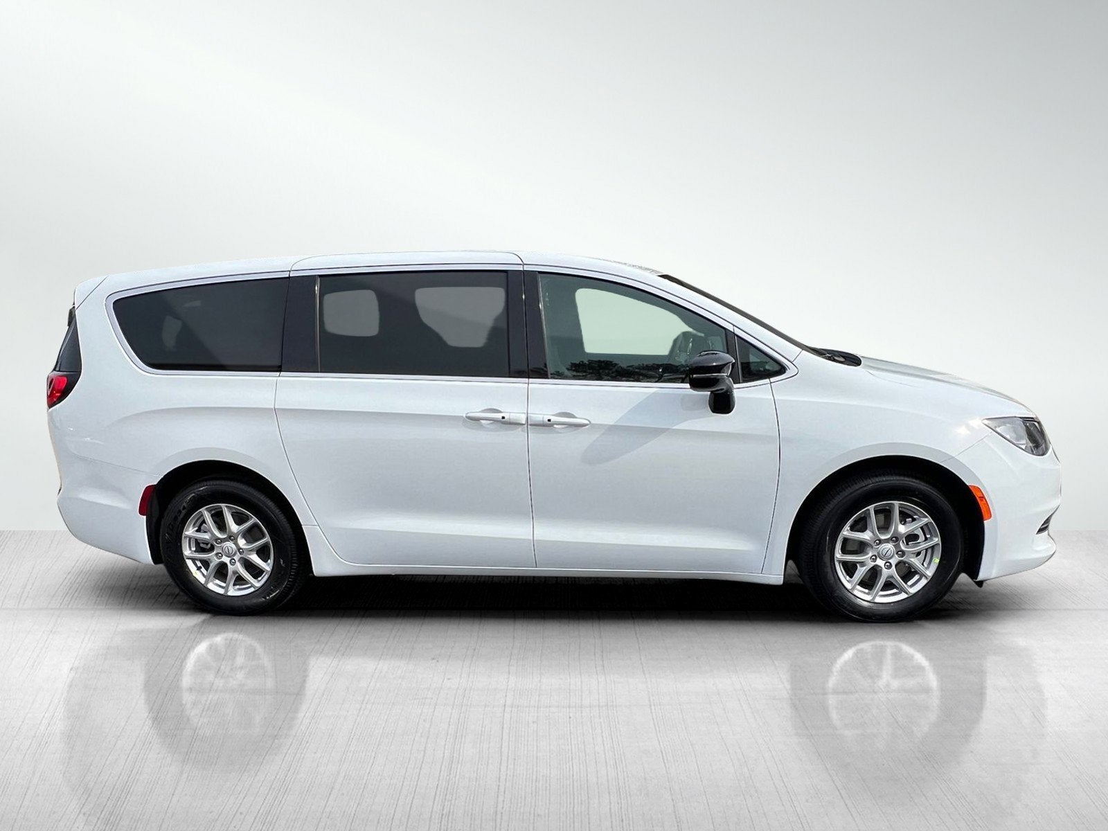 2026 Chrysler Voyager VOYAGER LX